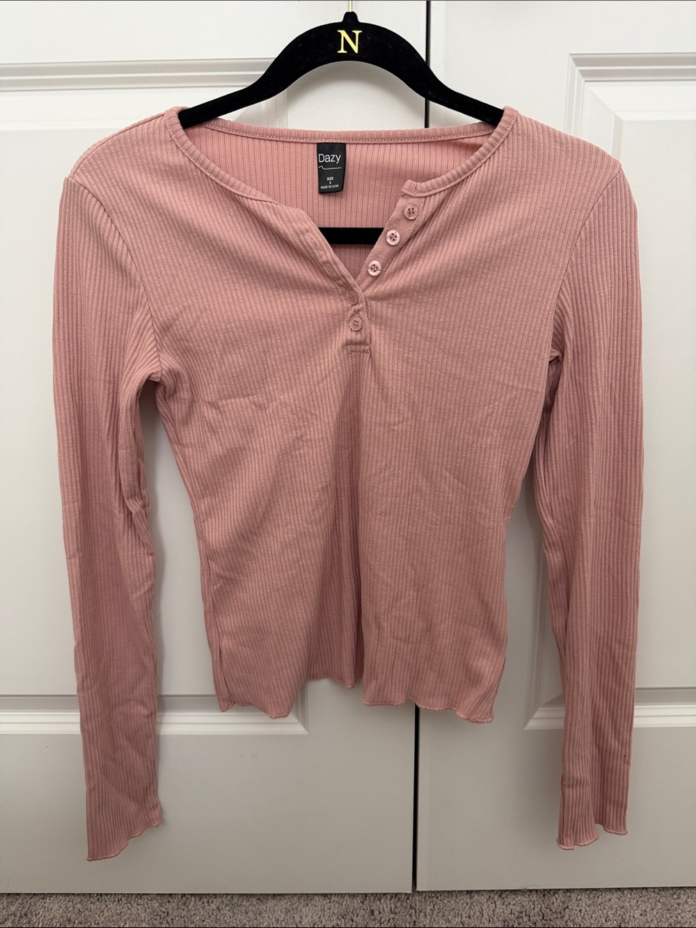 DAZY Ribbed Long-Sleeve Henley Top in Dusty Rose
